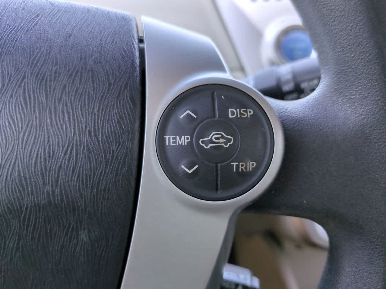 Thumbnail: 2014 Toyota Prius v - 23