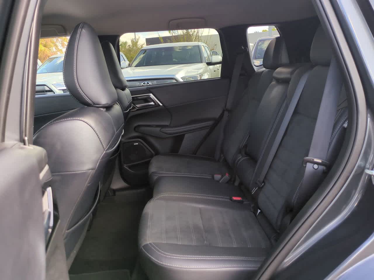 Thumbnail: 2025 Mitsubishi Outlander - 14