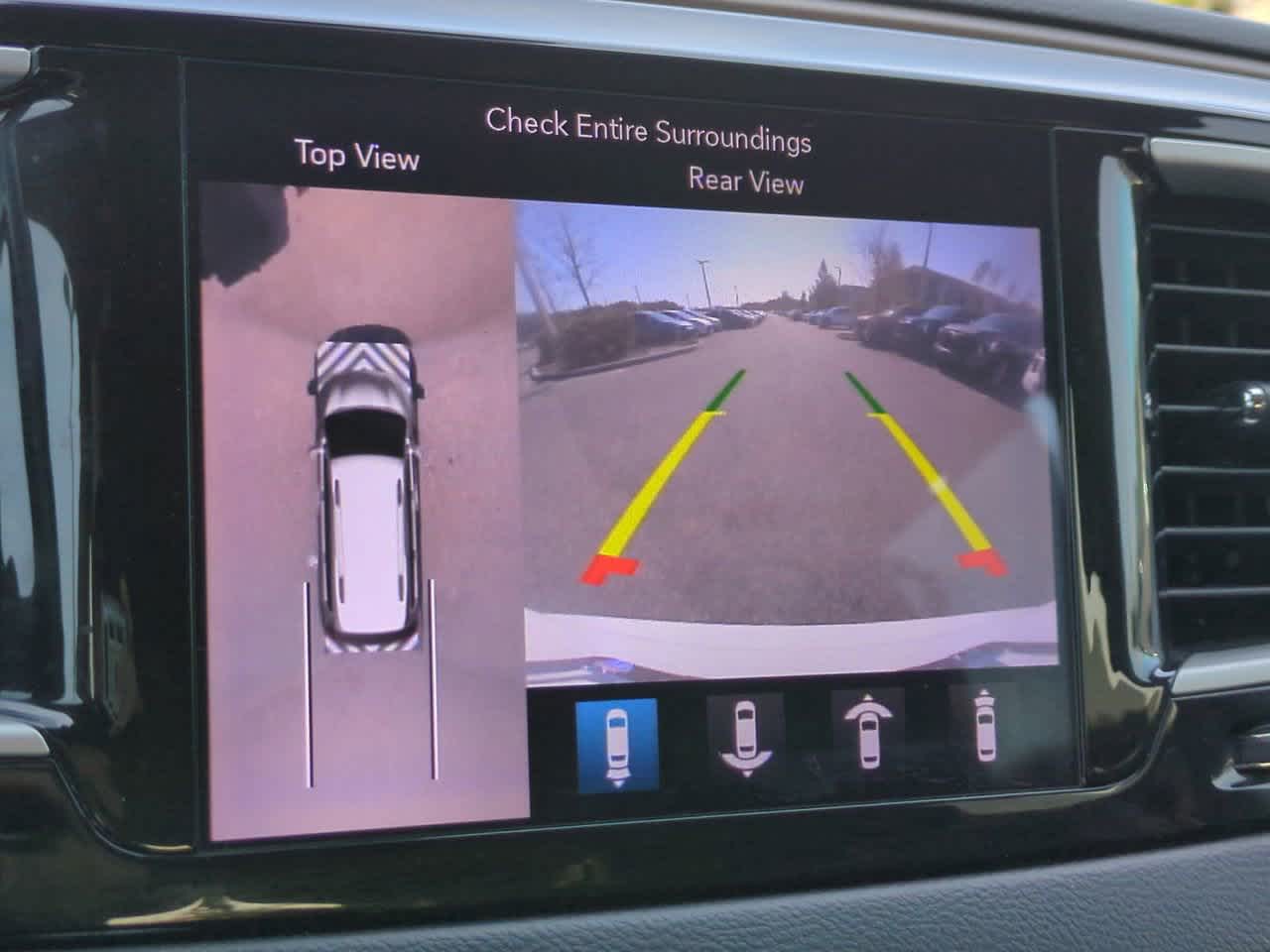 Thumbnail: 2018 Chrysler Pacifica - 20