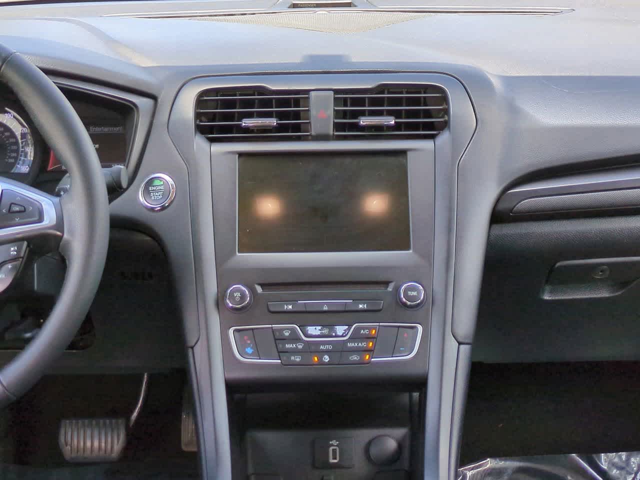 Thumbnail: 2018 Ford Fusion - 17