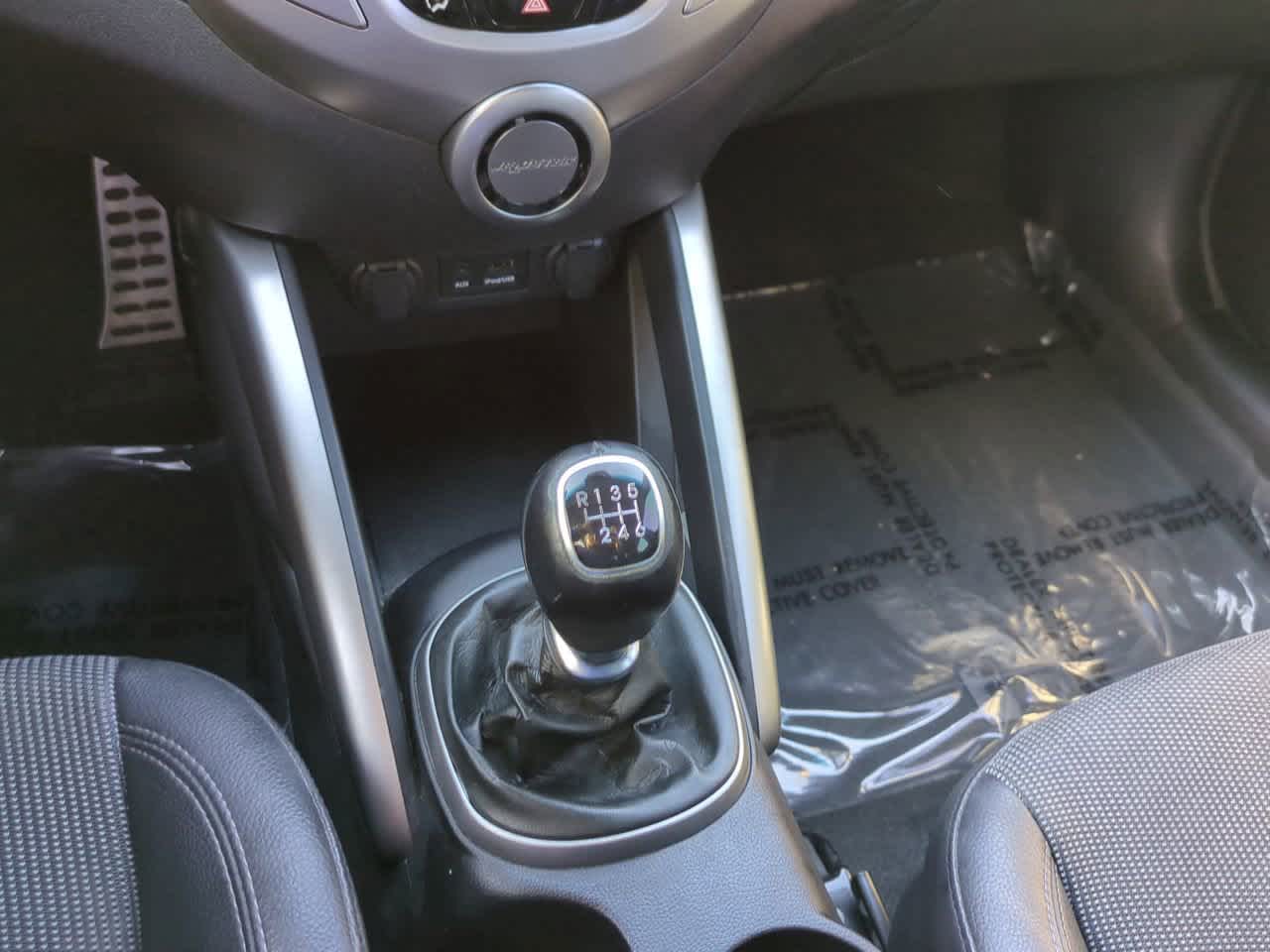 Thumbnail: 2013 Hyundai Veloster - 16