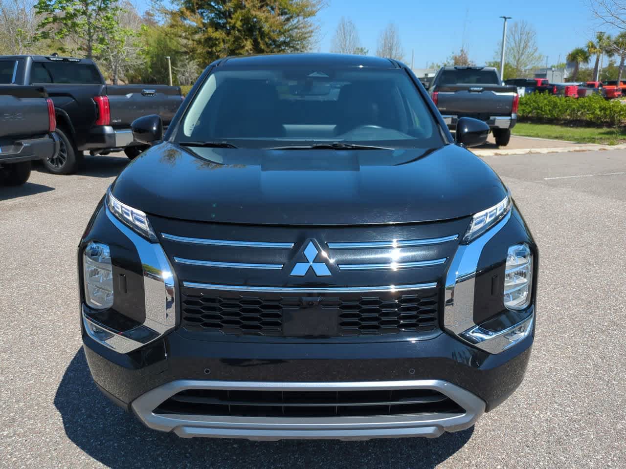 Thumbnail: 2025 Mitsubishi Outlander - 9