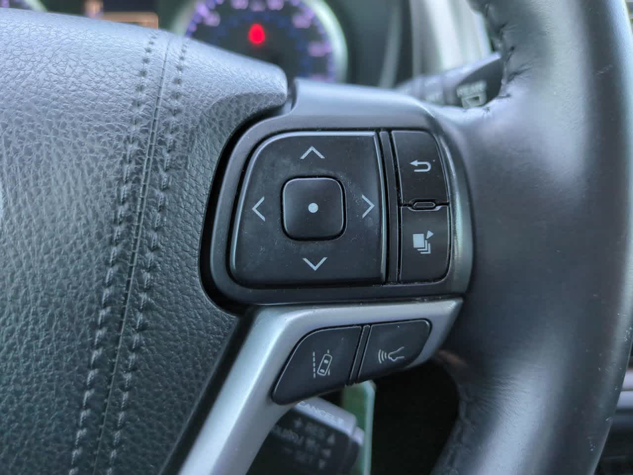 Thumbnail: 2019 Toyota Highlander - 23