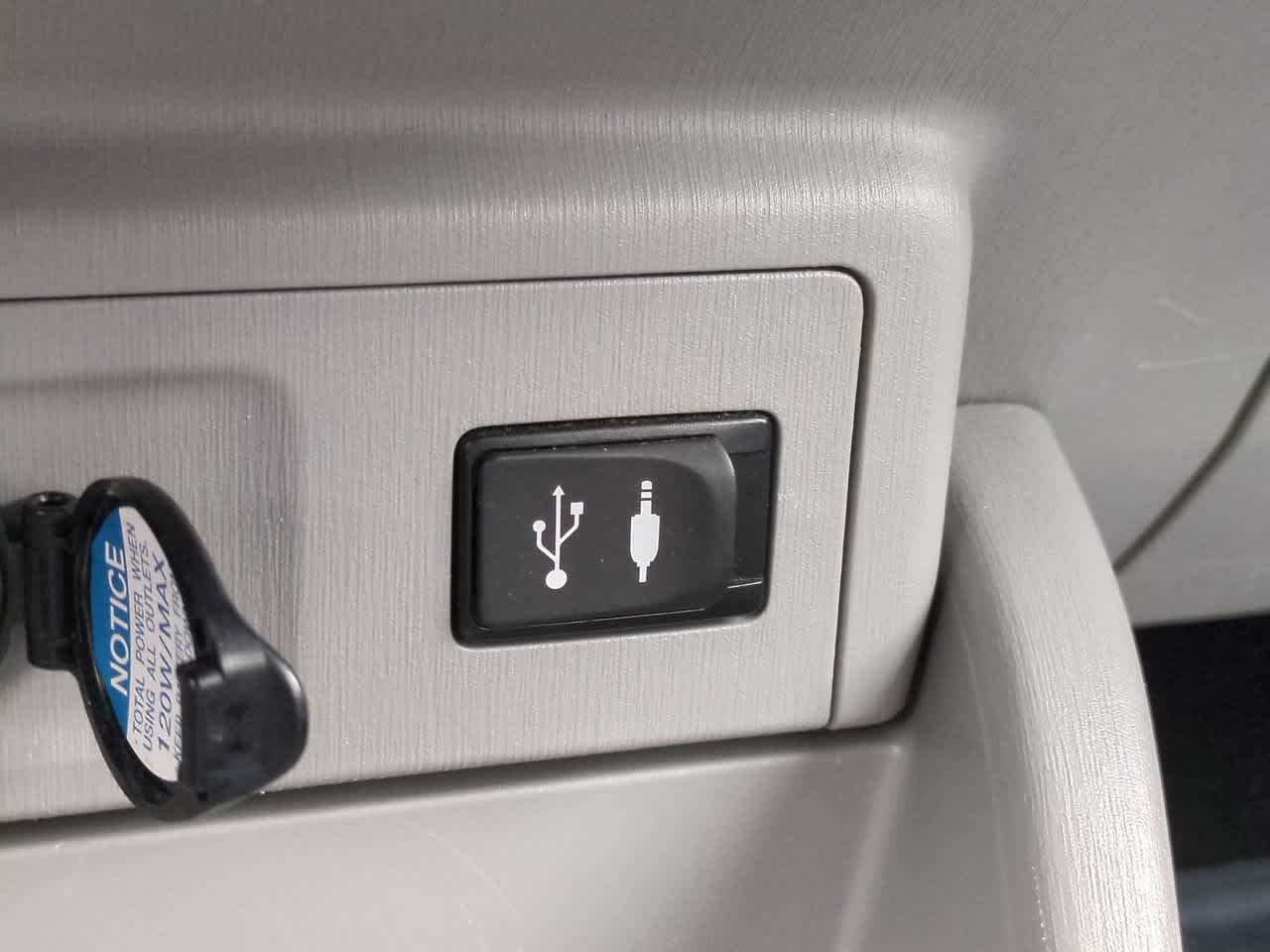 Thumbnail: 2015 Toyota Prius v - 20