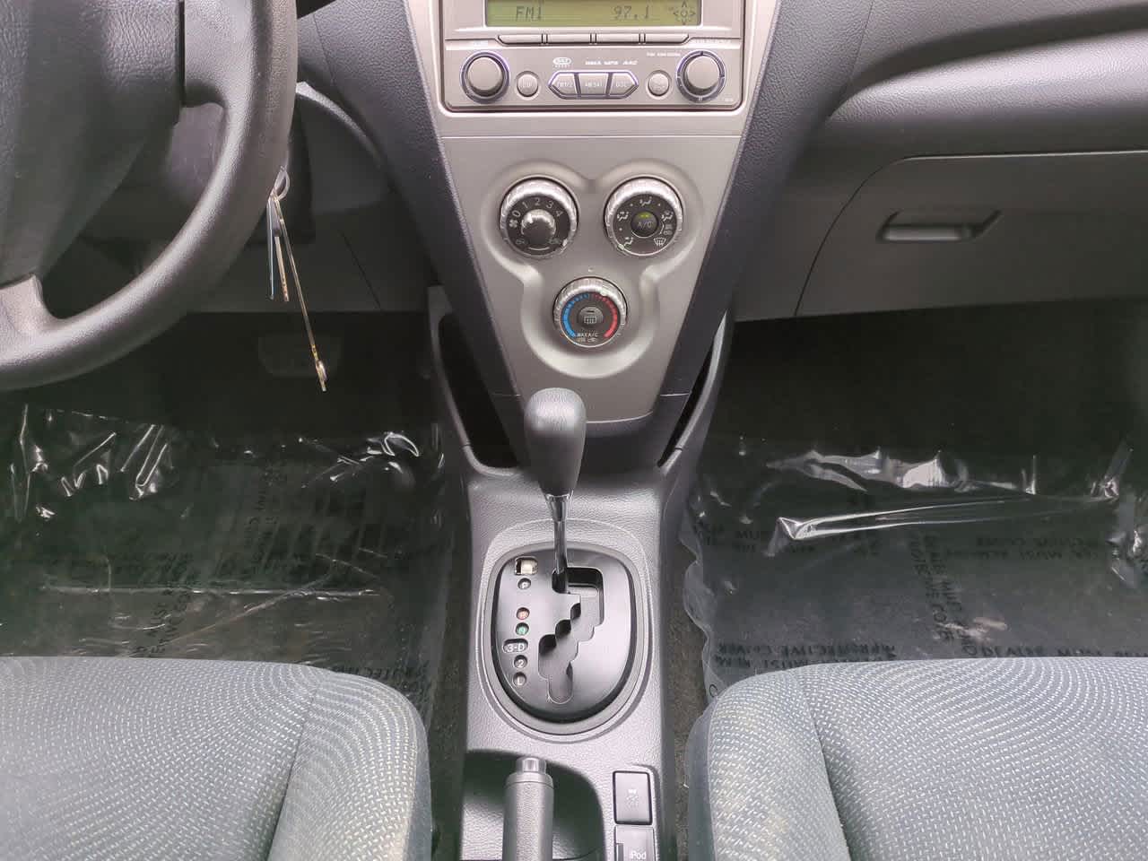 Thumbnail: 2012 Toyota Yaris - 18