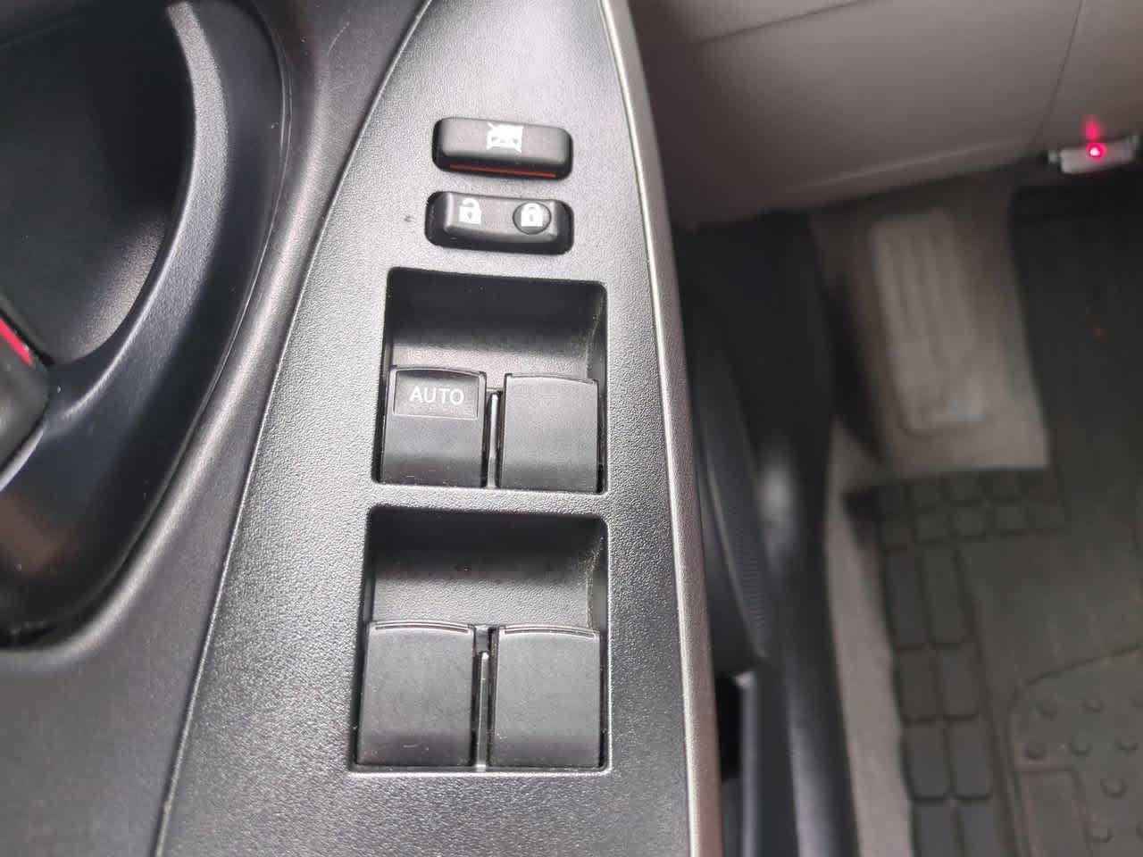 Thumbnail: 2012 Toyota RAV4 - 20