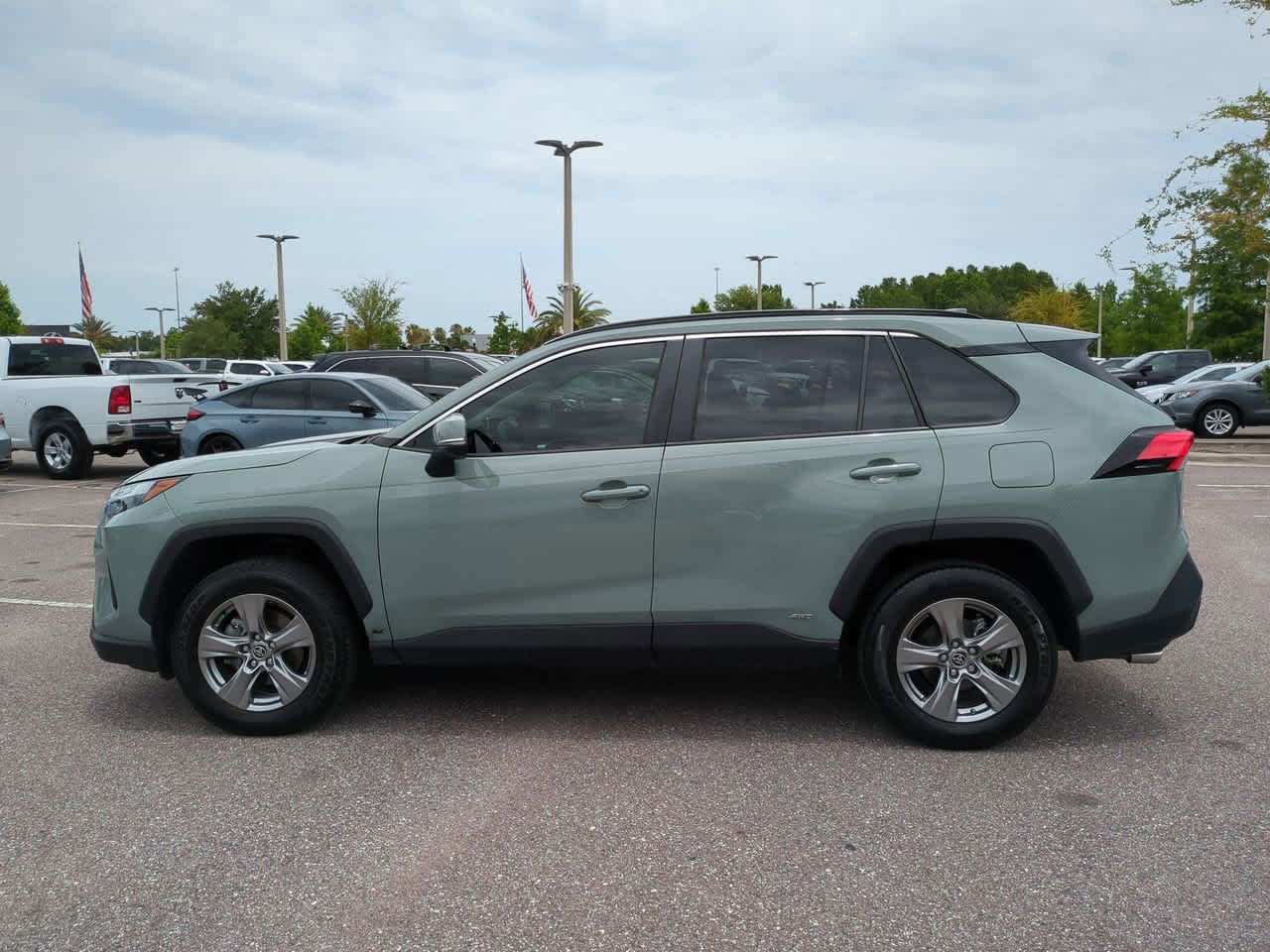 2023 Toyota RAV4 XLE 3