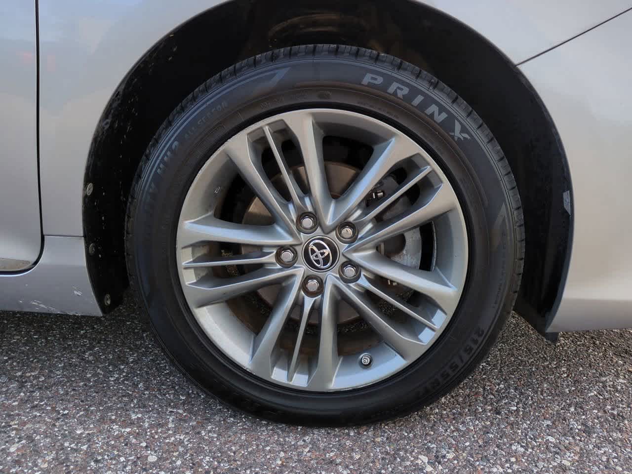 Thumbnail: 2017 Toyota Camry - 11