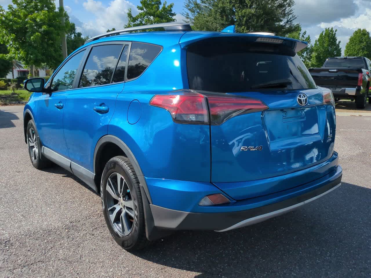 Thumbnail: 2018 Toyota RAV4 - 4