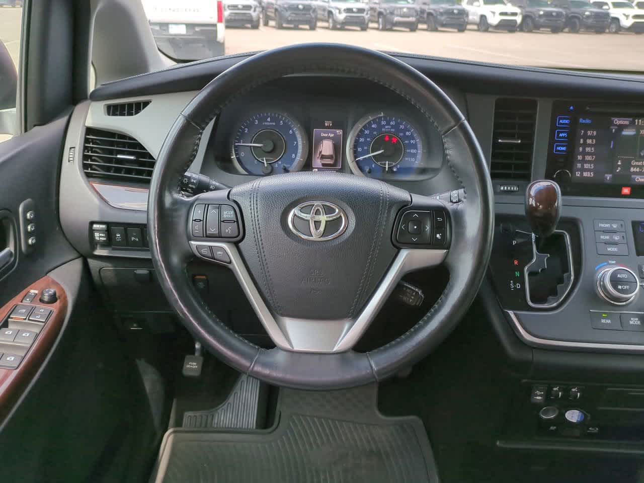 2015 Toyota Sienna Limited 16