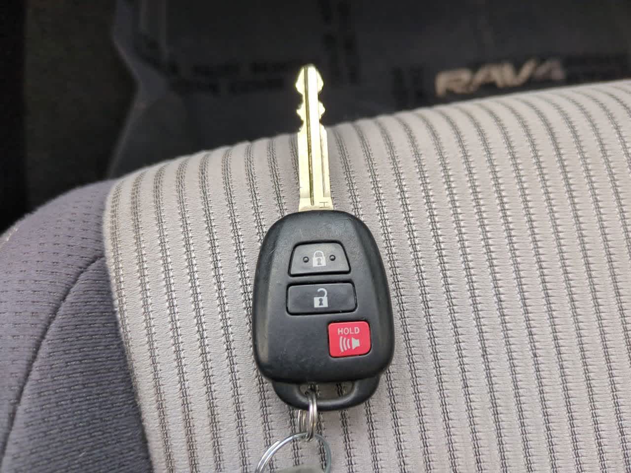 Thumbnail: 2014 Toyota RAV4 - 27