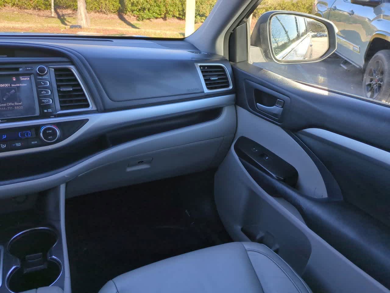 Thumbnail: 2015 Toyota Highlander - 17