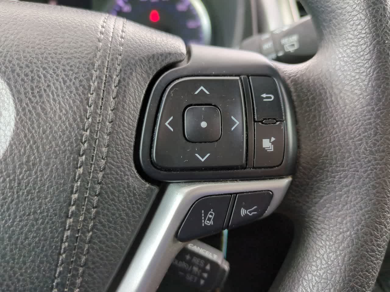 Thumbnail: 2017 Toyota Highlander - 24