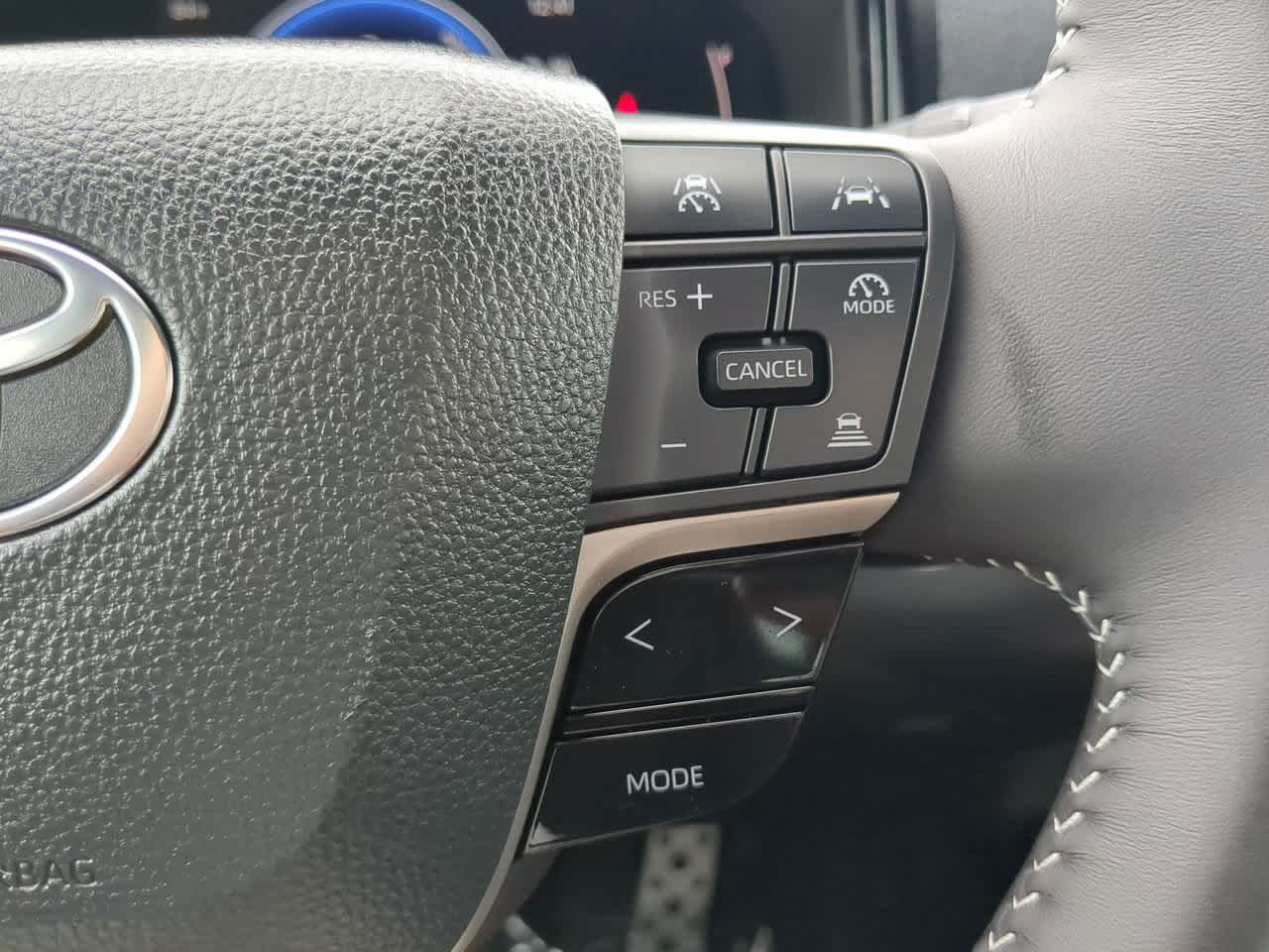 2025 Toyota Camry SE 24