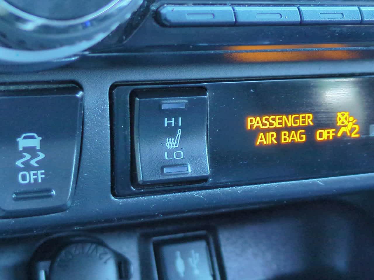 Thumbnail: 2019 Toyota RAV4 - 23