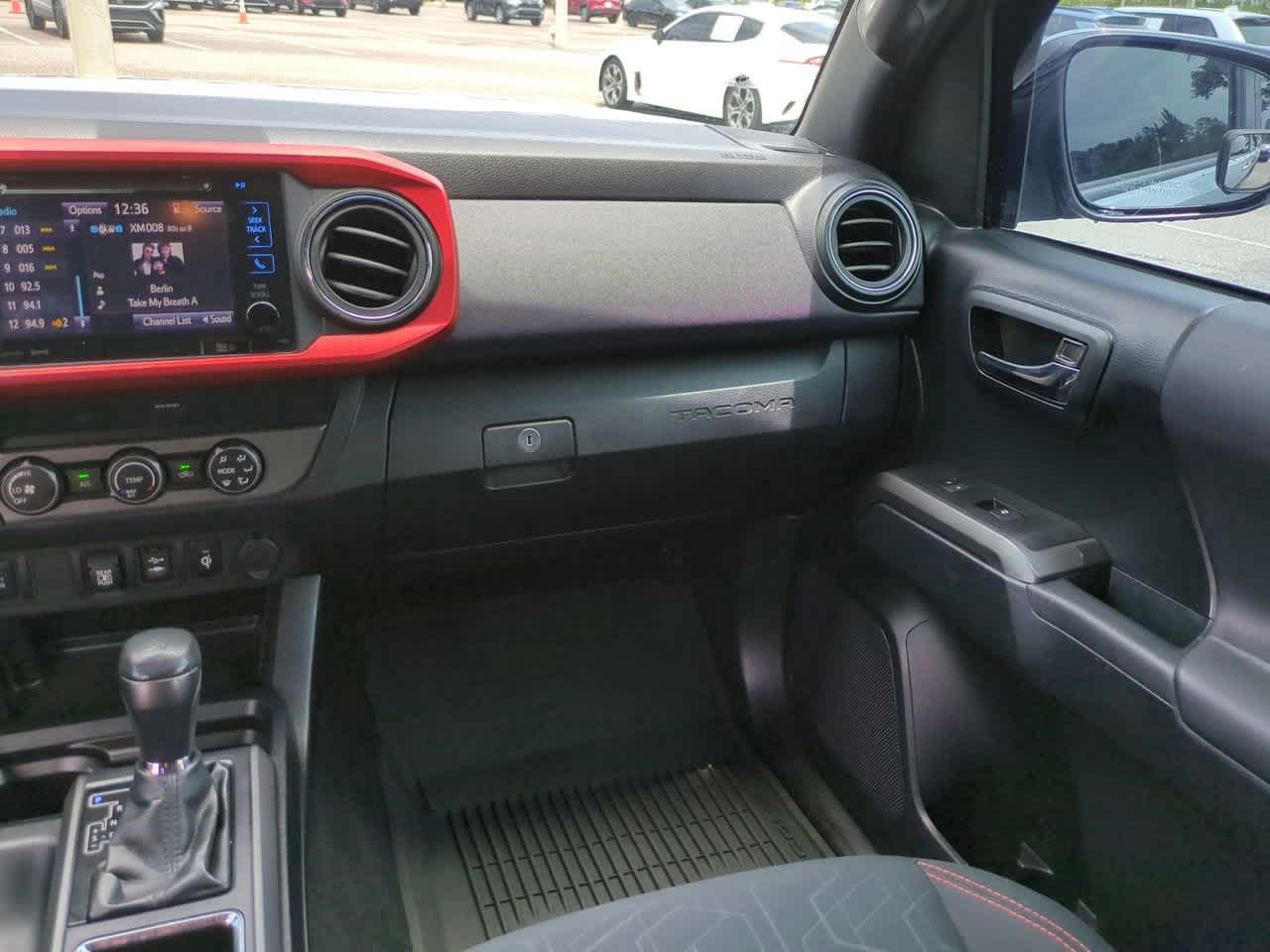 Thumbnail: 2019 Toyota Tacoma - 16