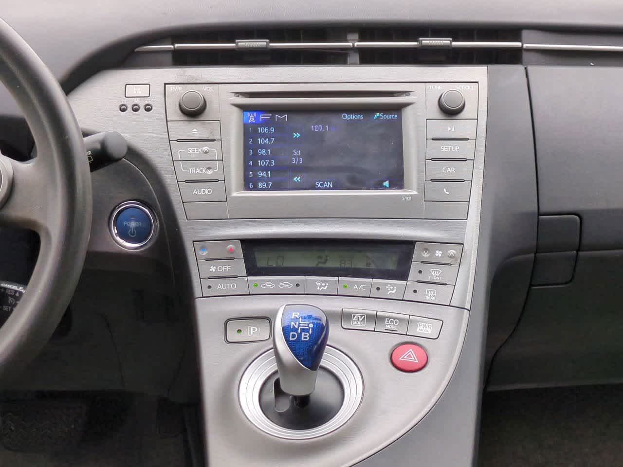 Thumbnail: 2015 Toyota Prius - 17