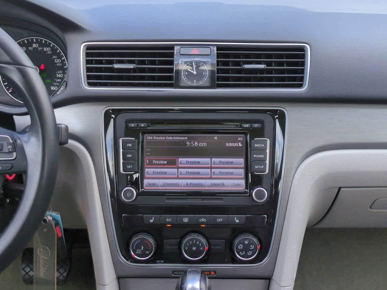Thumbnail: 2014 Volkswagen Passat - 17