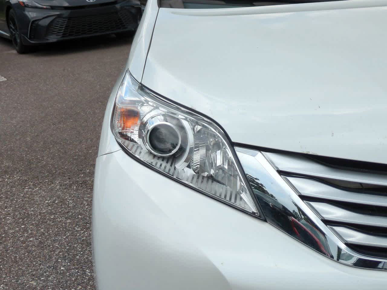 Thumbnail: 2011 Toyota Sienna - 10