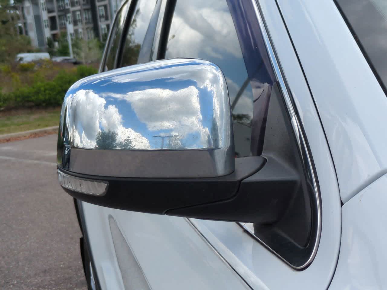 Thumbnail: 2015 Jeep Grand Cherokee - 12