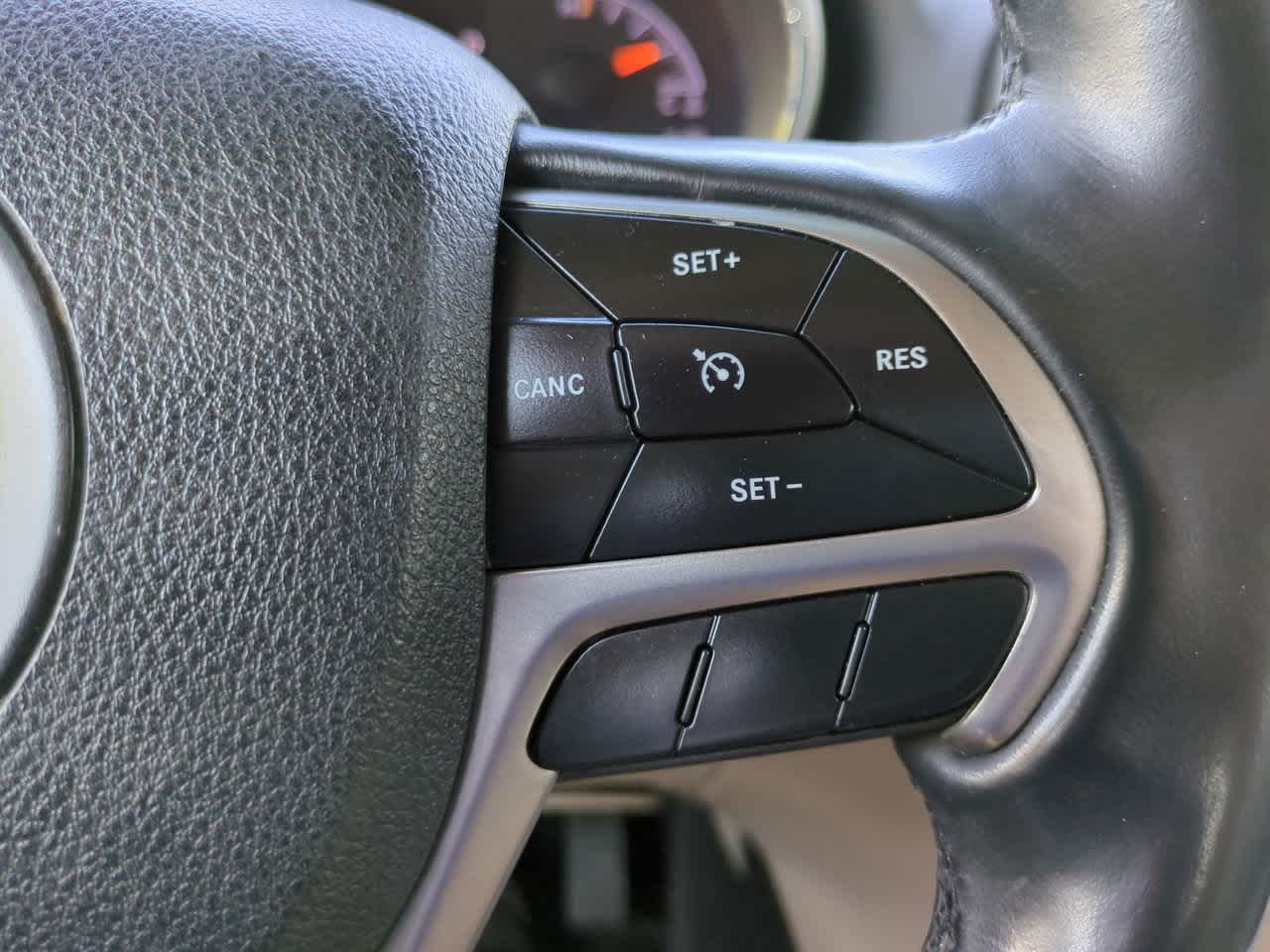 Thumbnail: 2018 Jeep Grand Cherokee - 25