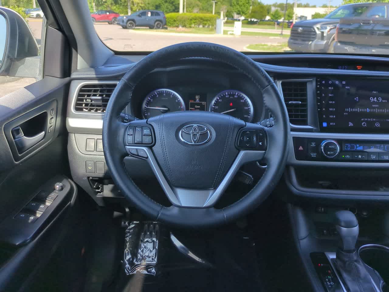 Thumbnail: 2016 Toyota Highlander - 16