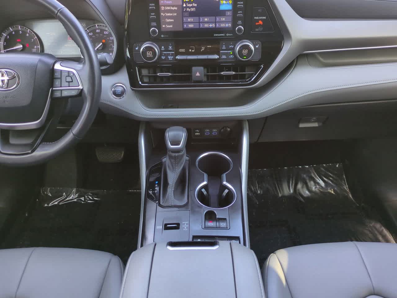 Thumbnail: 2022 Toyota Highlander - 19