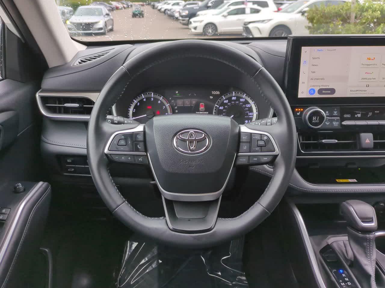 Thumbnail: 2023 Toyota Highlander - 16