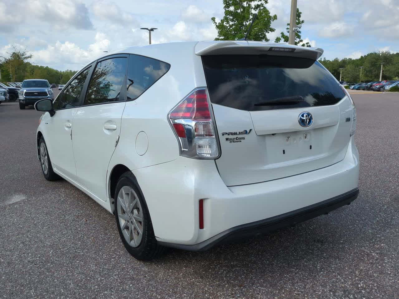 Thumbnail: 2015 Toyota Prius v - 3