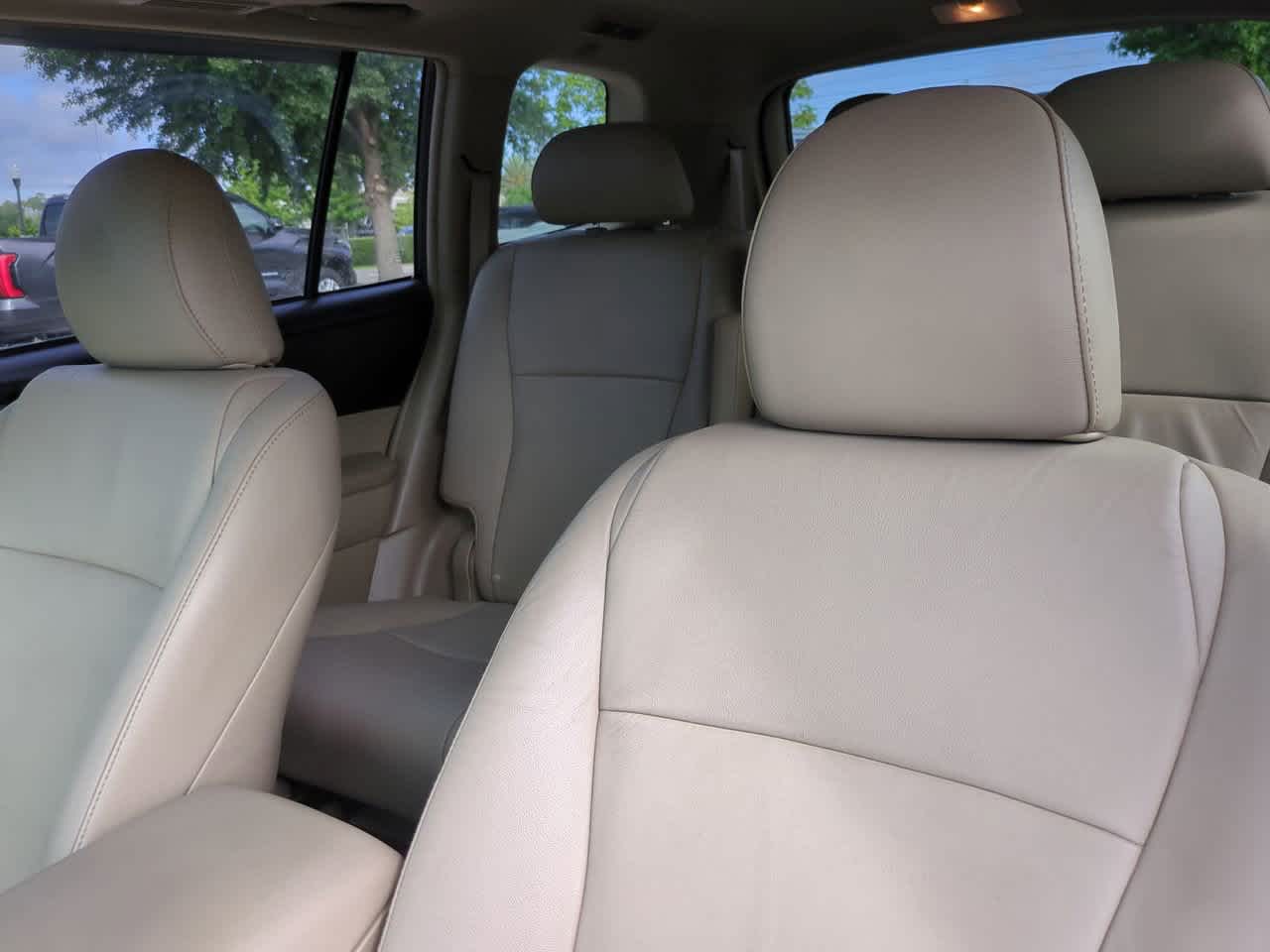 Thumbnail: 2010 Toyota Highlander - 8