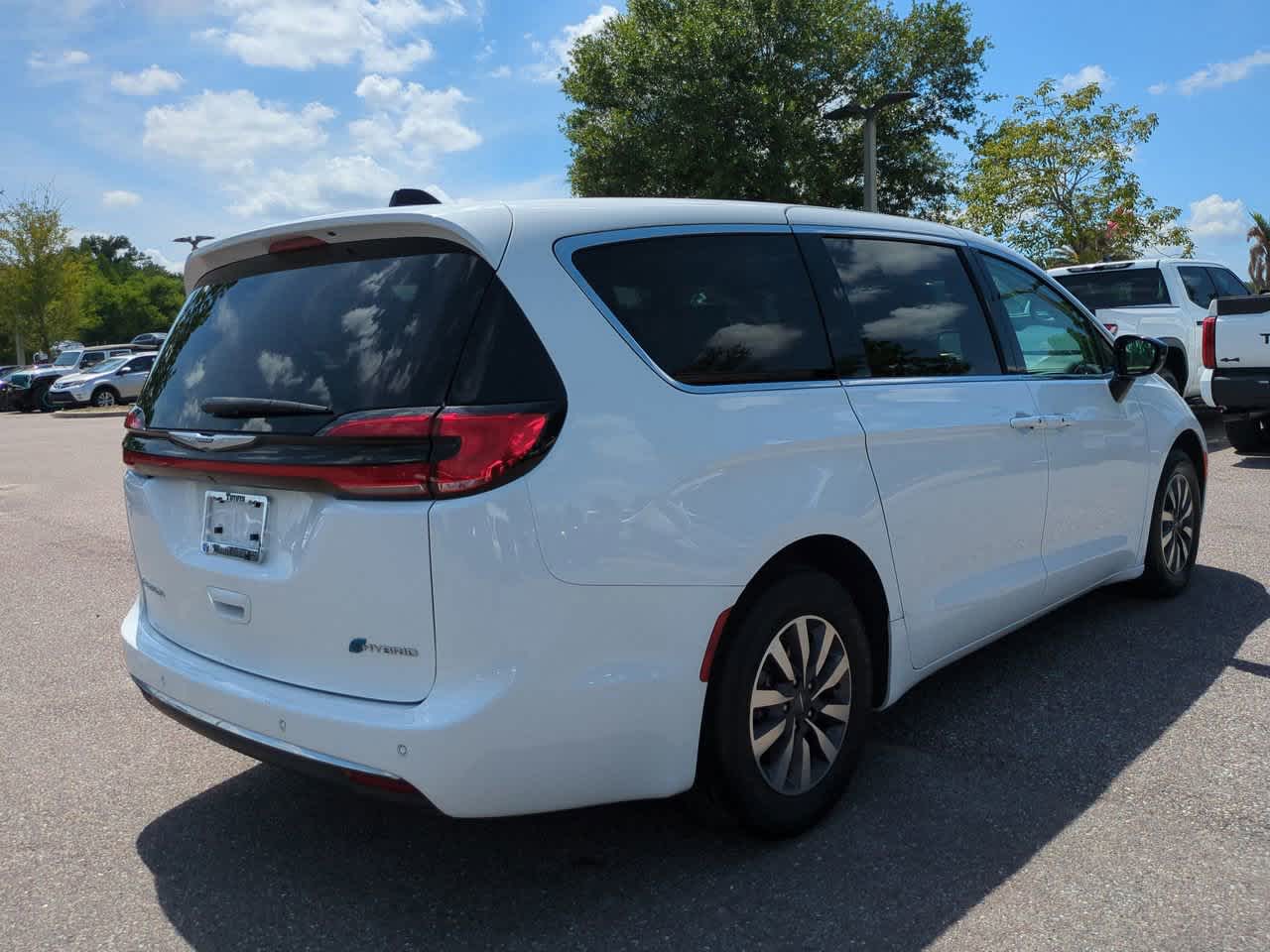 Thumbnail: 2024 Chrysler Pacifica - 6