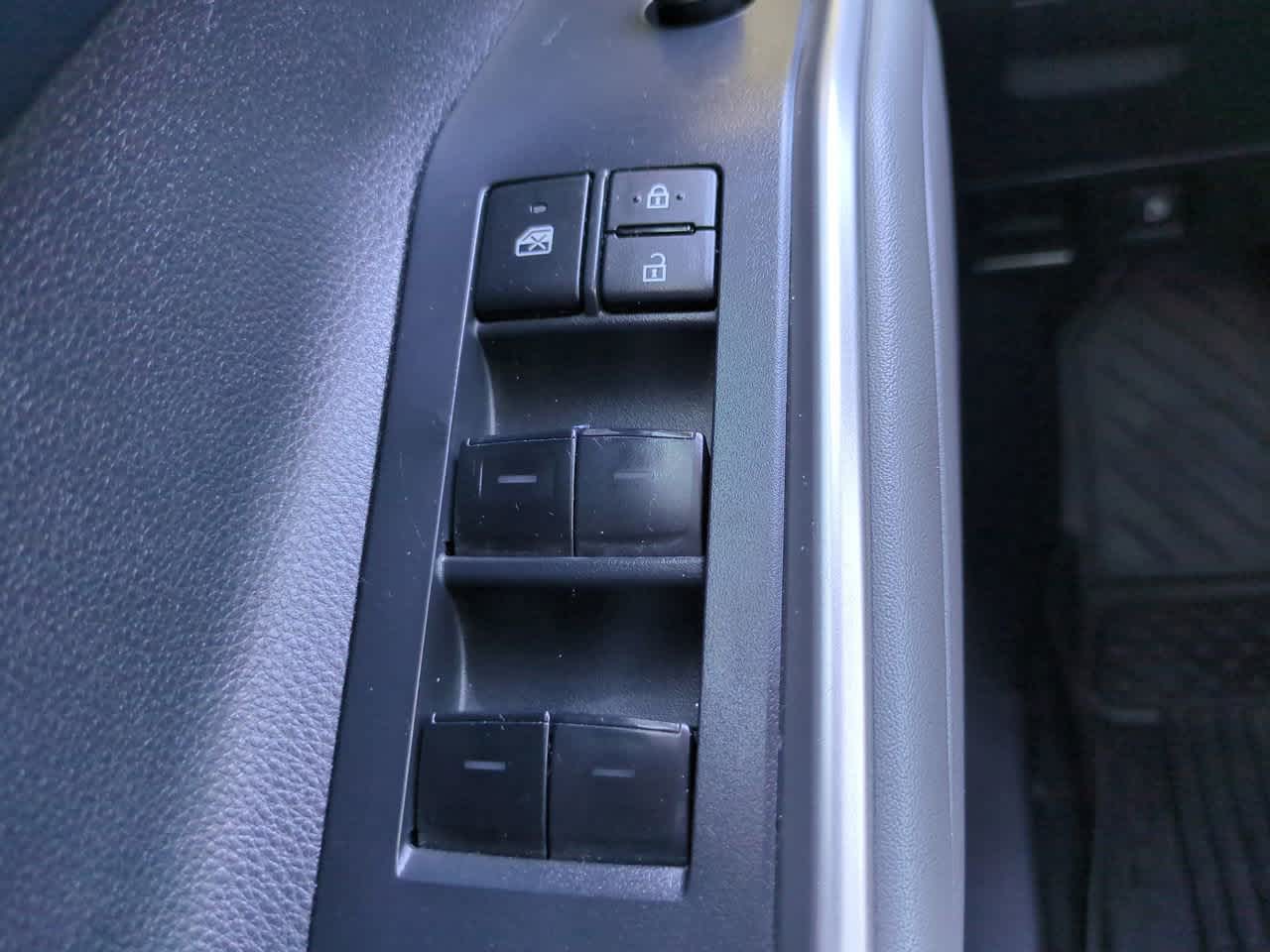 Thumbnail: 2022 Toyota Highlander - 22