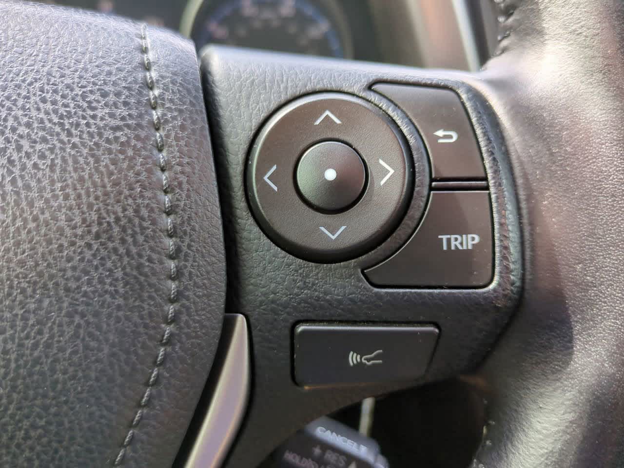 Thumbnail: 2018 Toyota RAV4 - 24