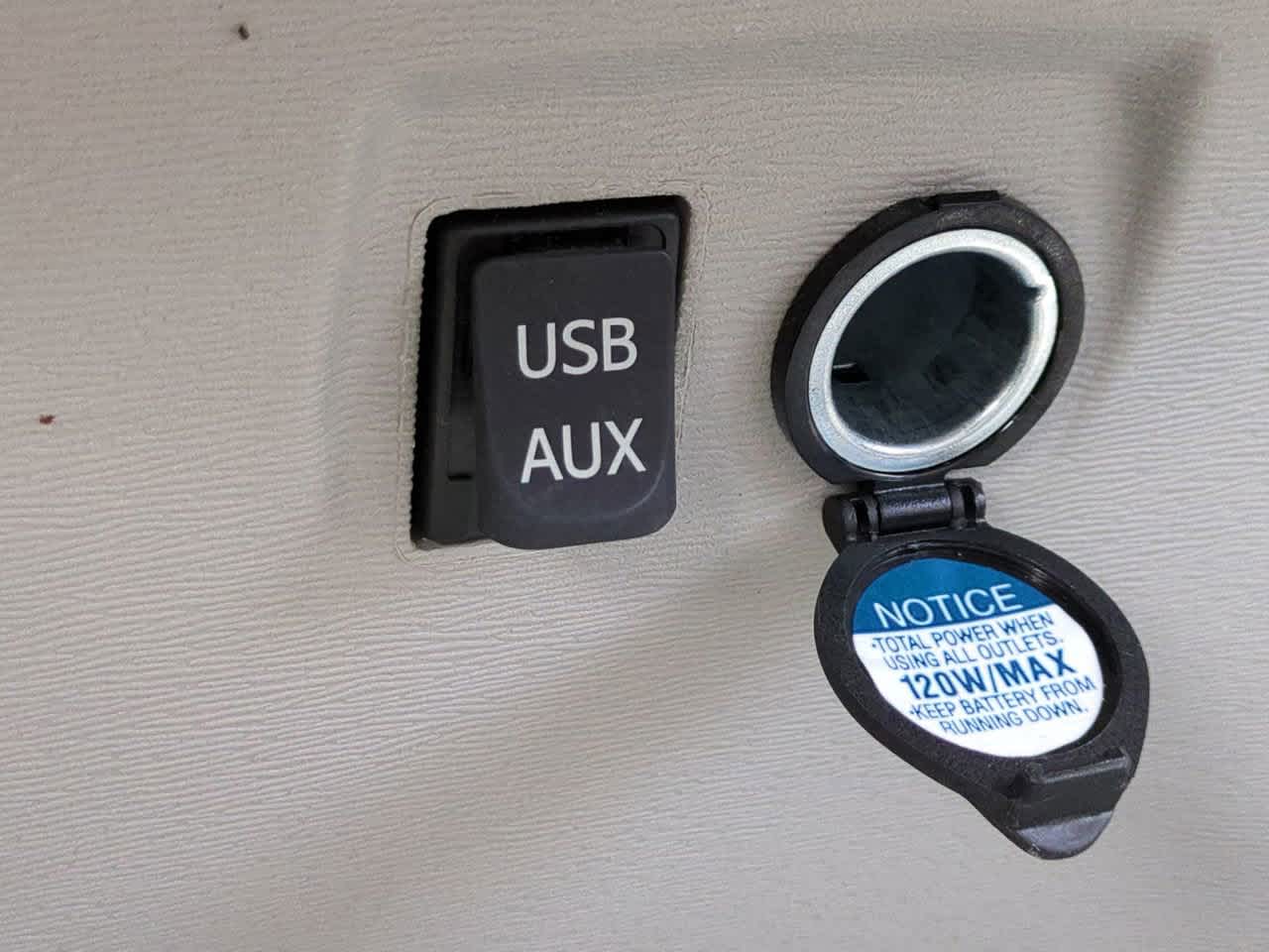 Thumbnail: 2013 Toyota Sienna - 21