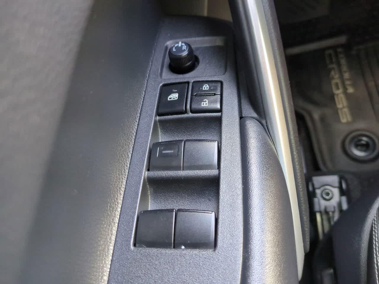 Thumbnail: 2022 Toyota Corolla Cross - 23