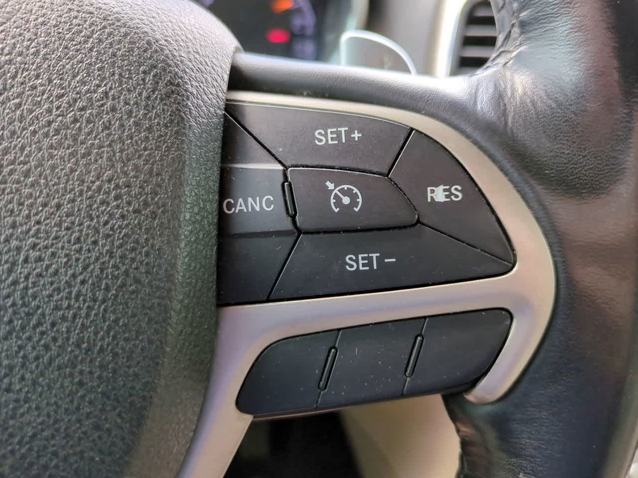 Thumbnail: 2015 Jeep Grand Cherokee - 25