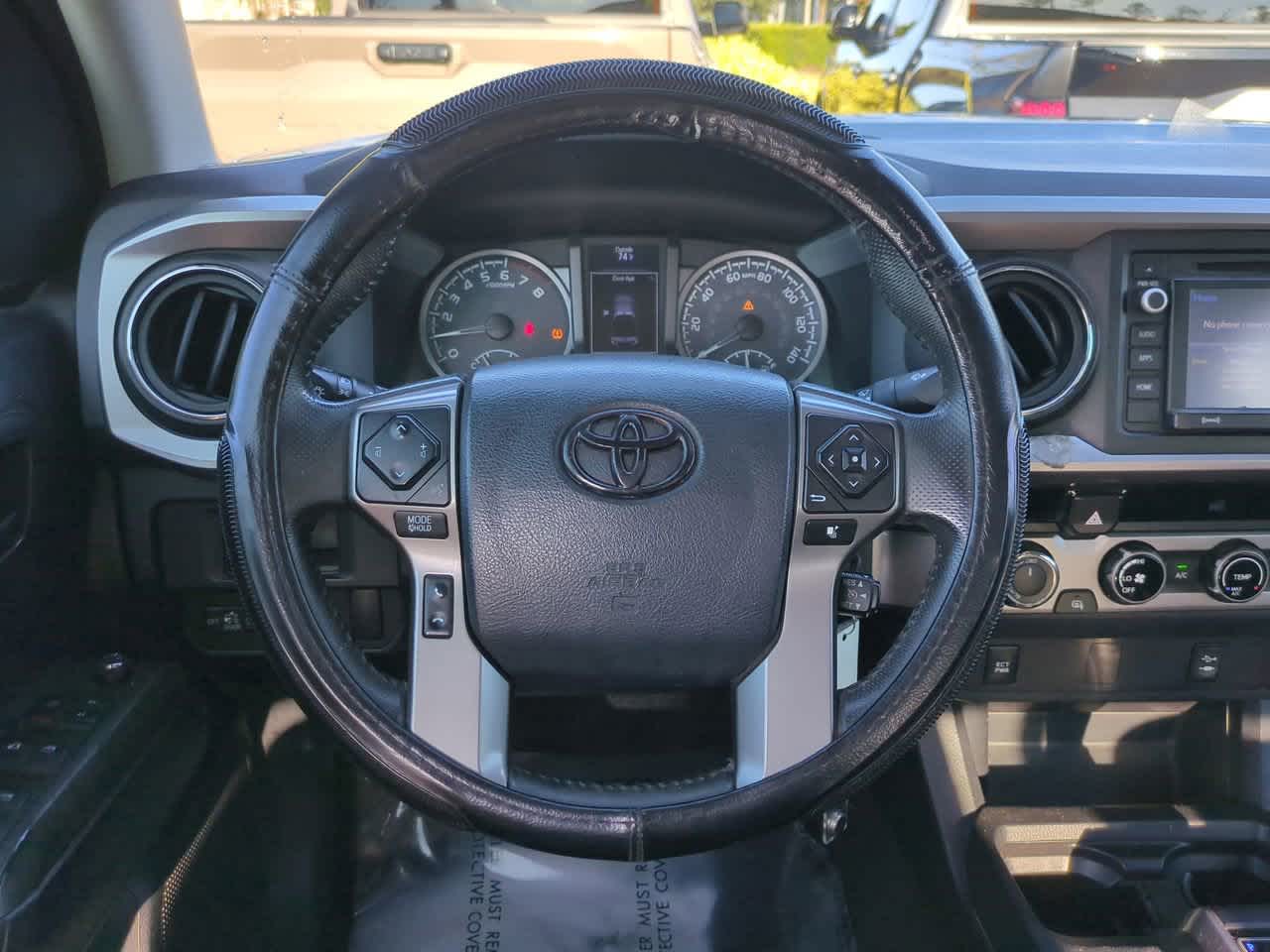 Thumbnail: 2017 Toyota Tacoma - 15