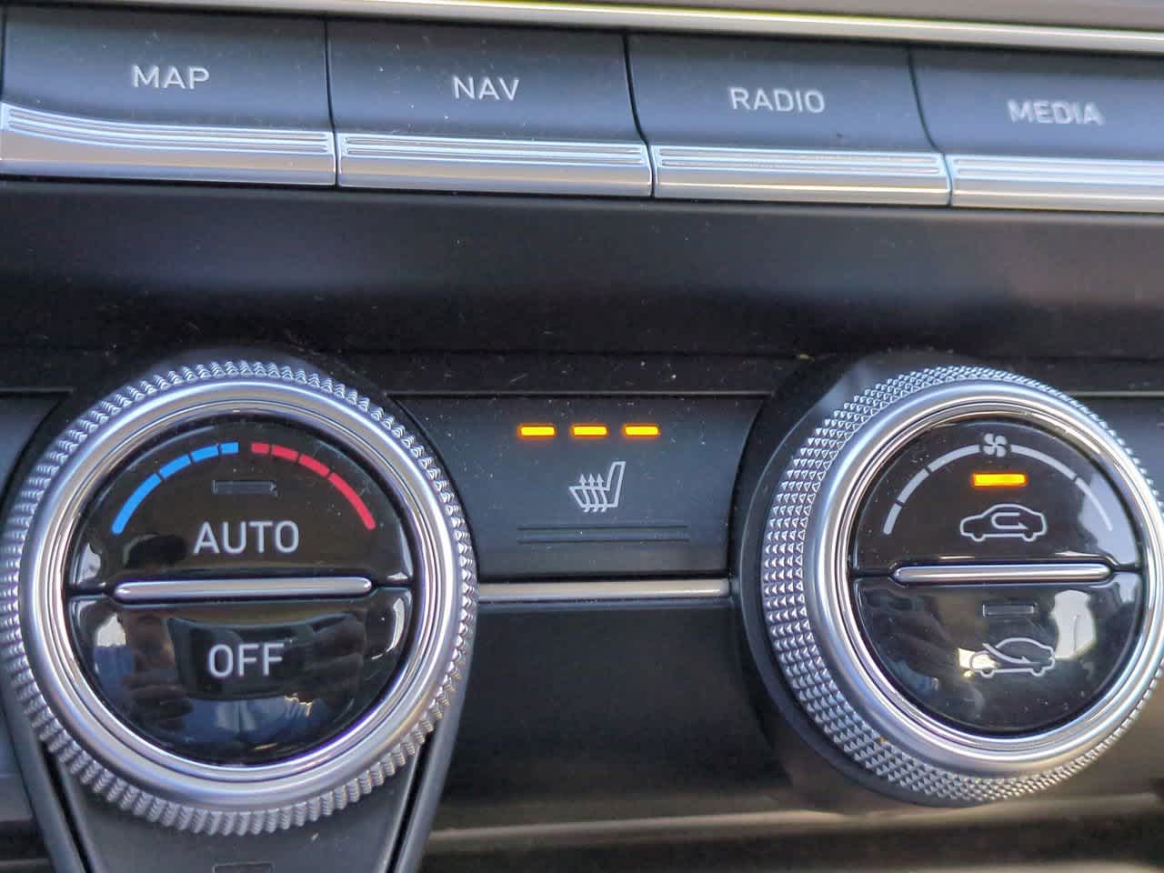 Thumbnail: 2022 Genesis G70 - 23