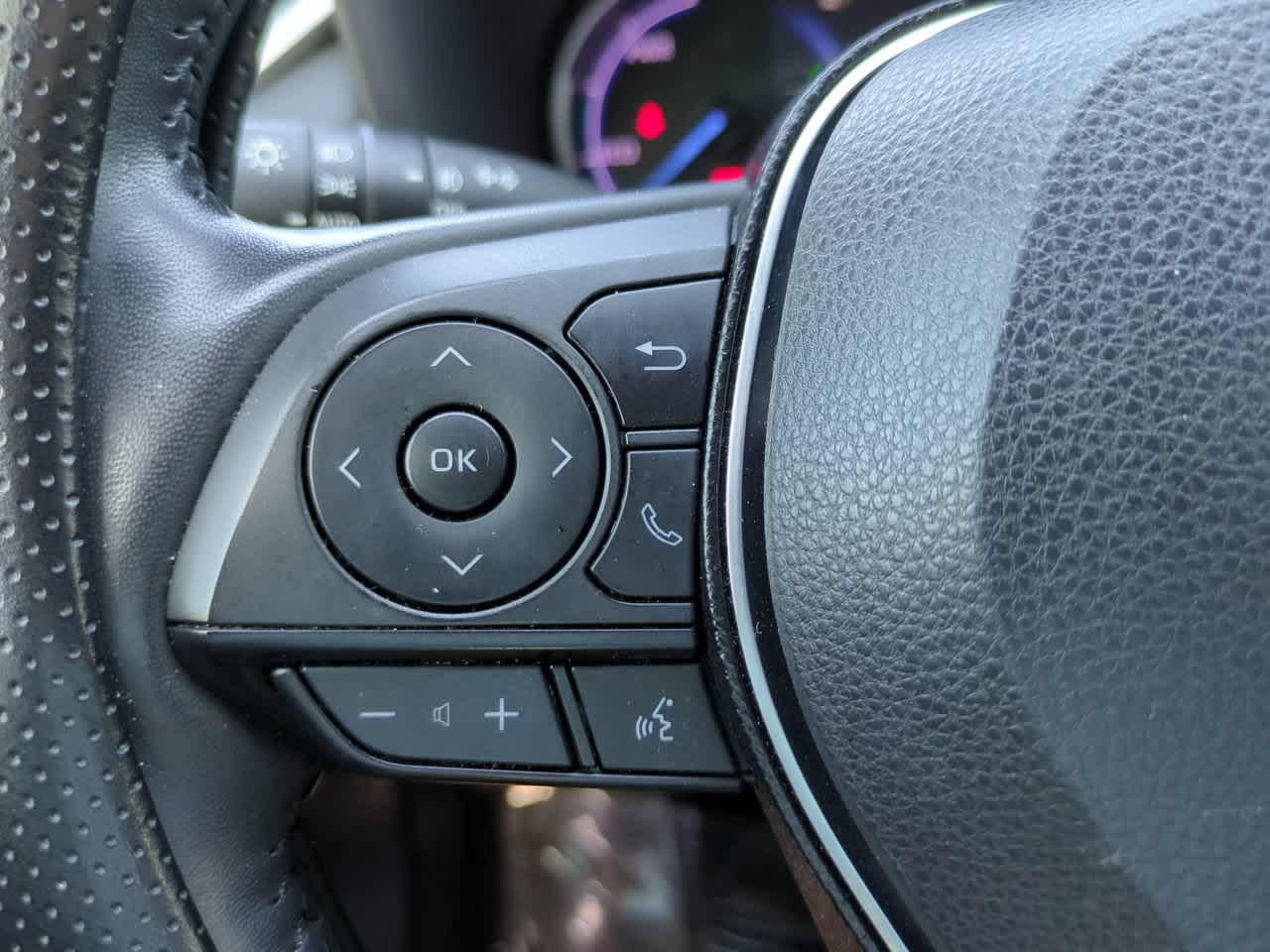 Thumbnail: 2020 Toyota RAV4 - 24