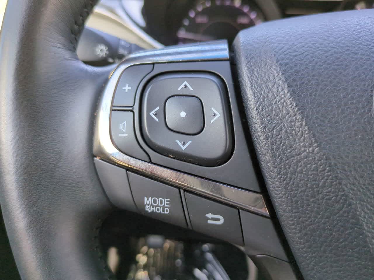 Thumbnail: 2013 Toyota Avalon - 25