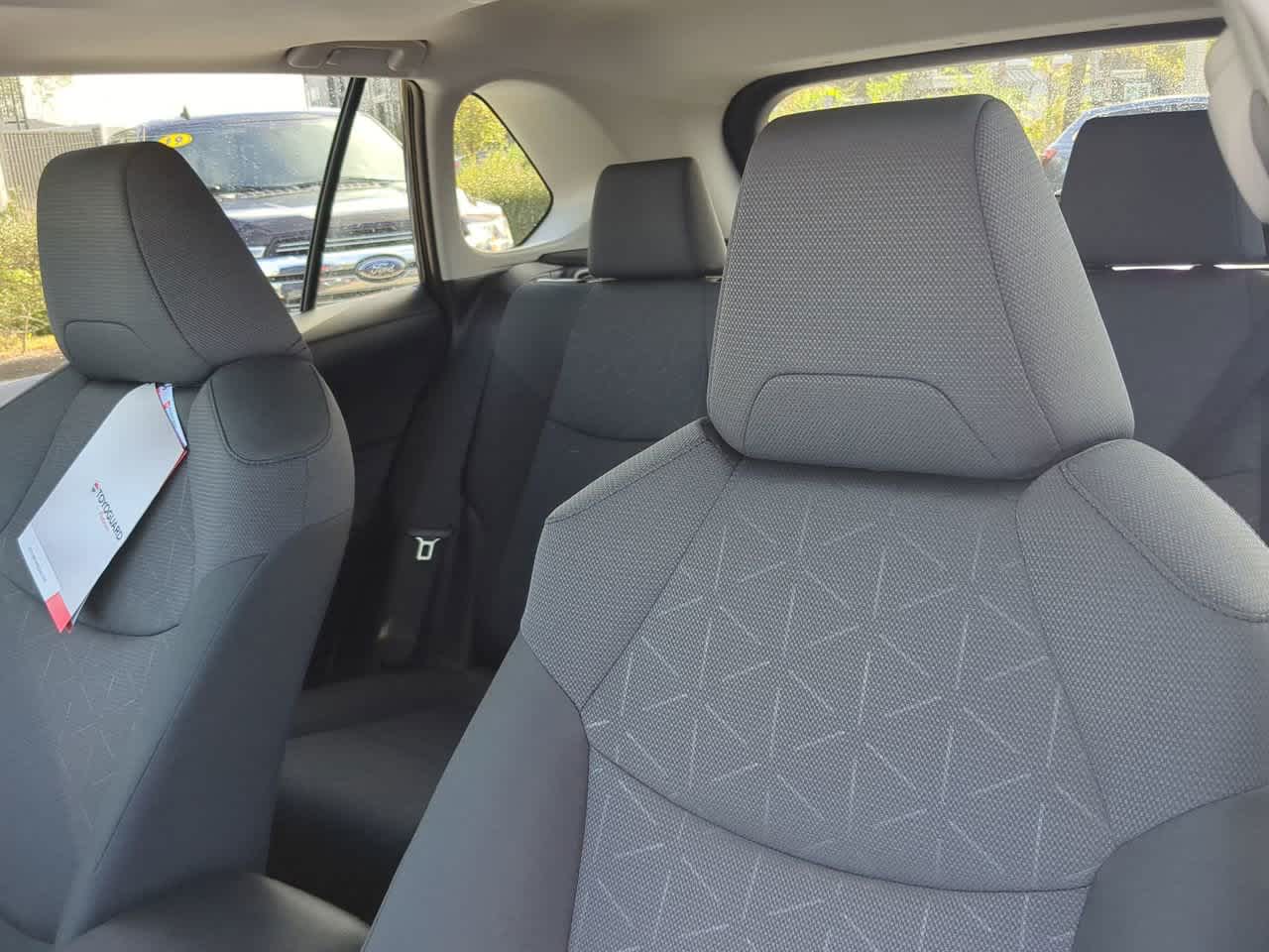 2025 Toyota RAV4 XLE 8