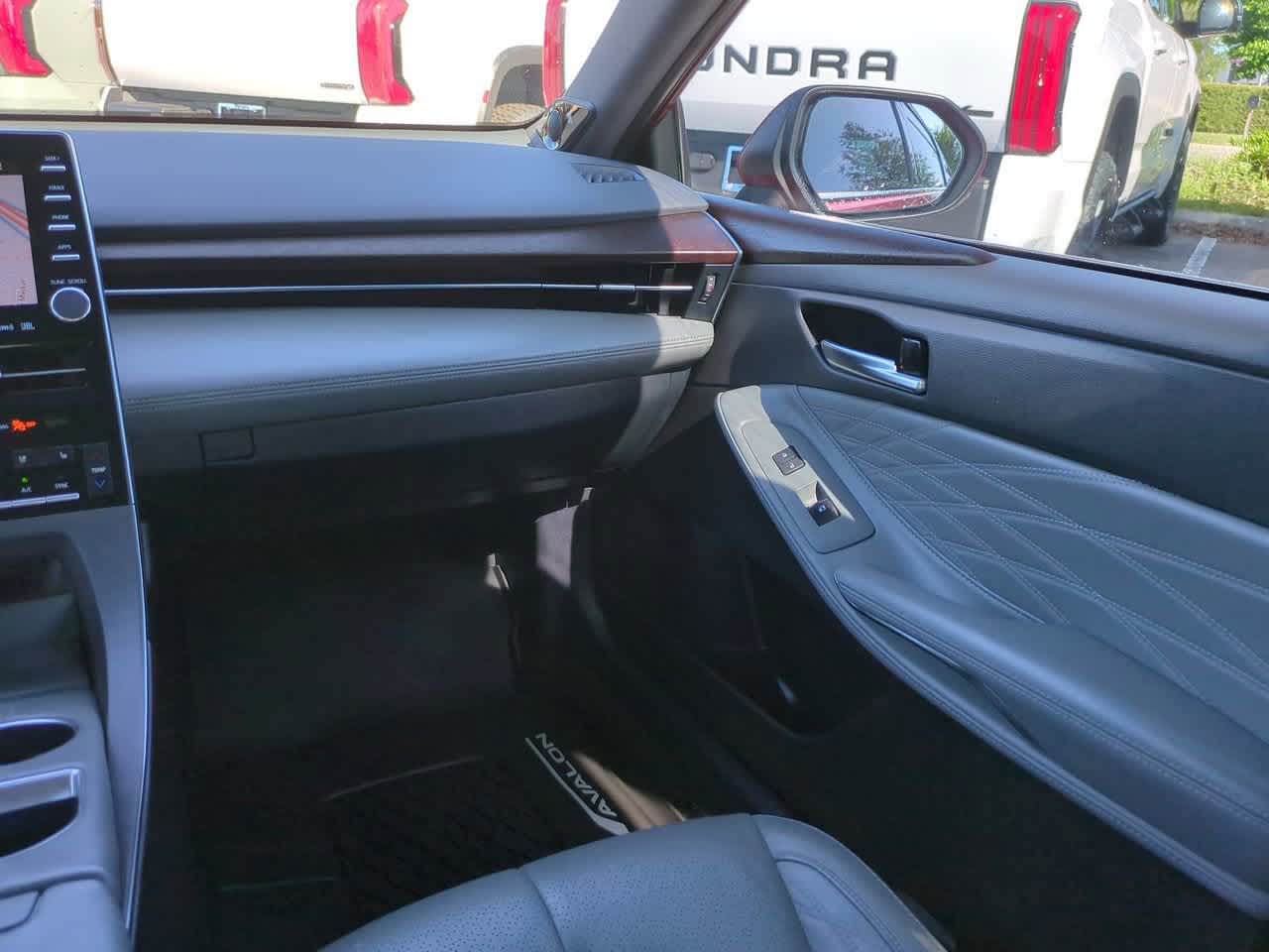 Thumbnail: 2020 Toyota Avalon - 16