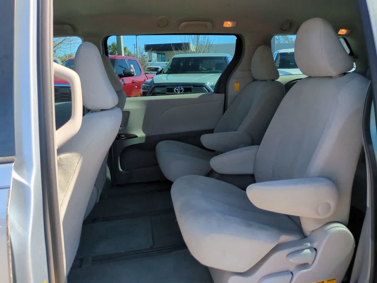 Thumbnail: 2014 Toyota Sienna - 14