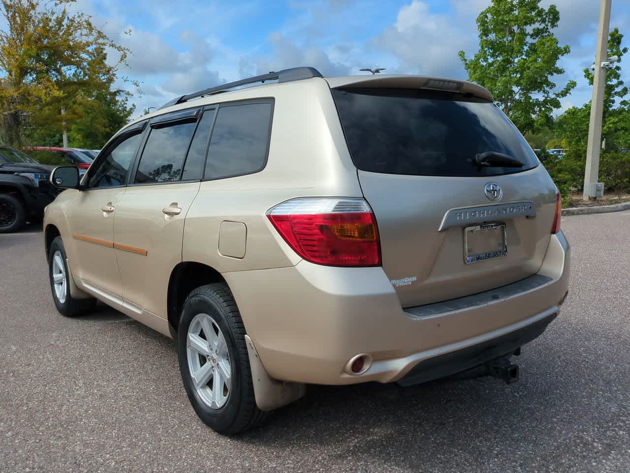 Thumbnail: 2010 Toyota Highlander - 4