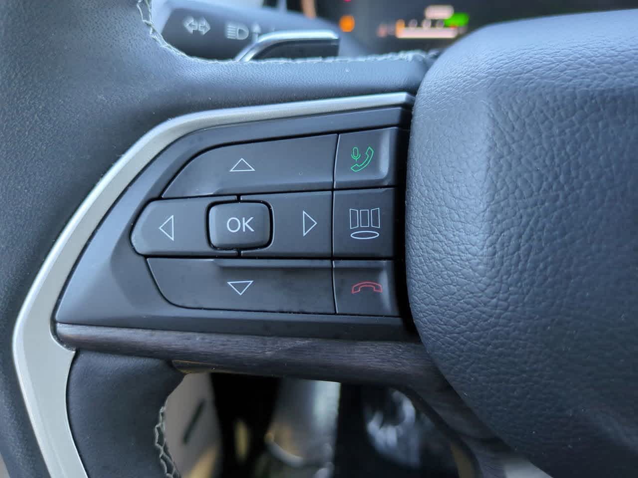 Thumbnail: 2022 Jeep Grand Cherokee - 25