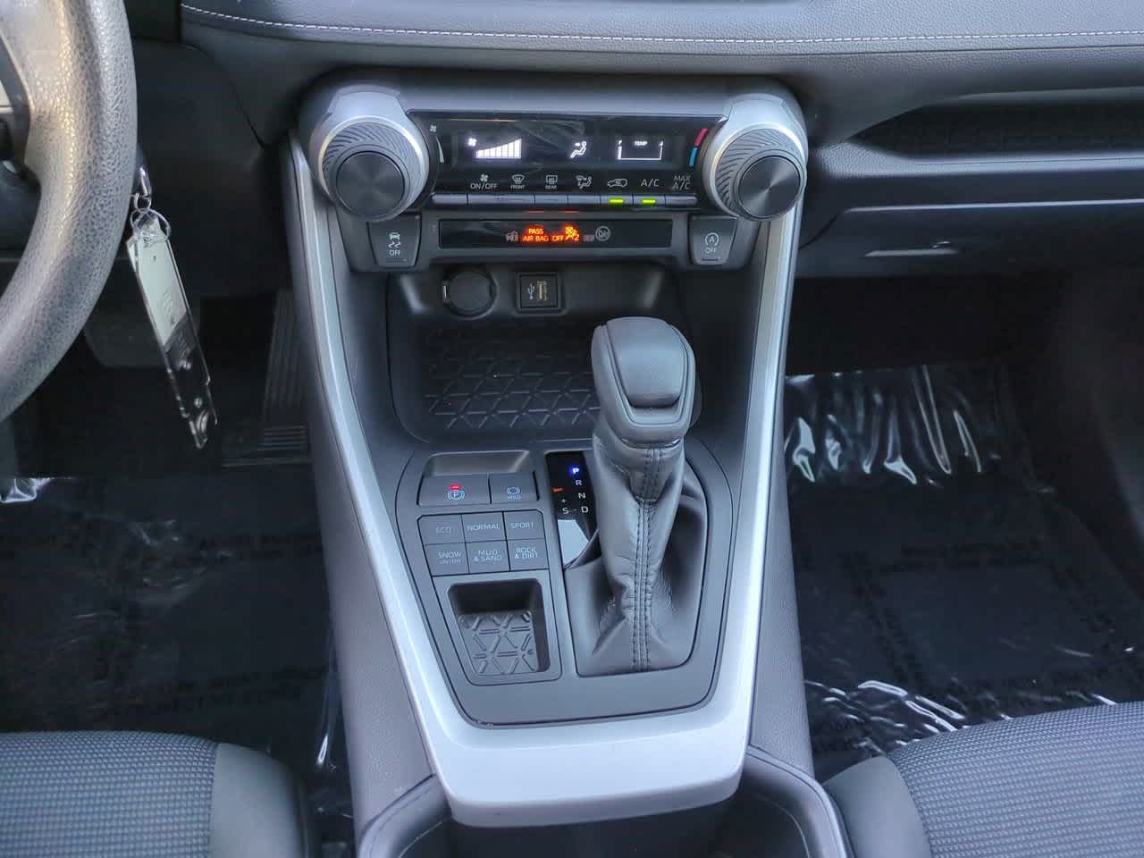 Thumbnail: 2025 Toyota RAV4 - 18