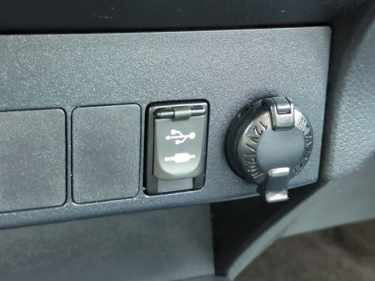 Thumbnail: 2015 Toyota RAV4 - 20