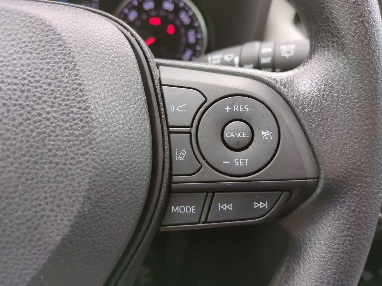 Thumbnail: 2022 Toyota RAV4 - 24