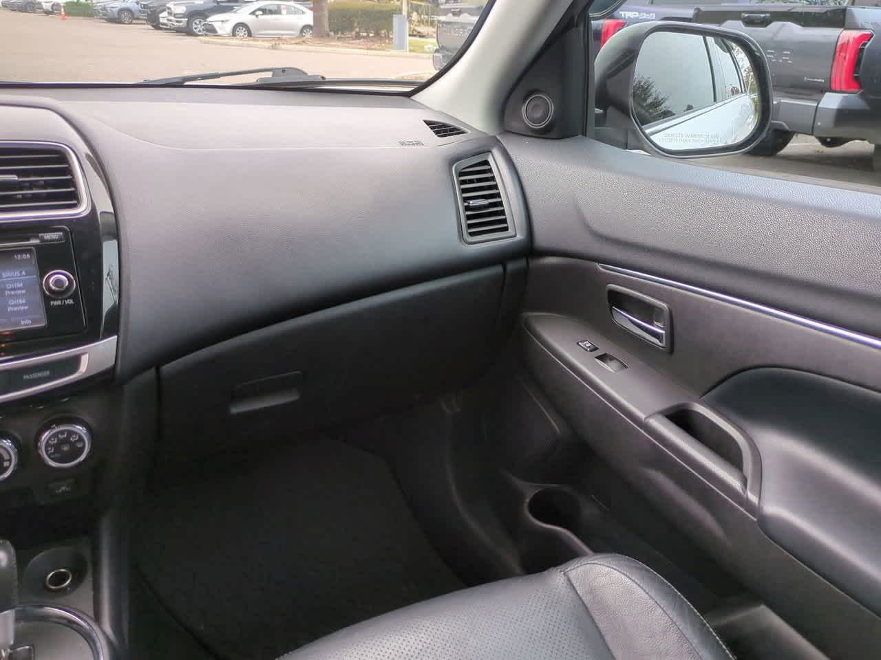 Thumbnail: 2015 Mitsubishi Outlander Sport - 16