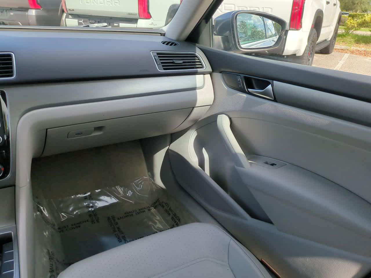 Thumbnail: 2014 Volkswagen Passat - 16